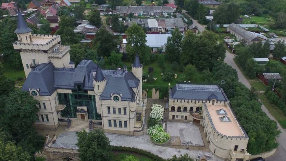 Алла Пугачова та Максим Галкін продали свій замок під Москвою за неймовірну суму — ЗМІ