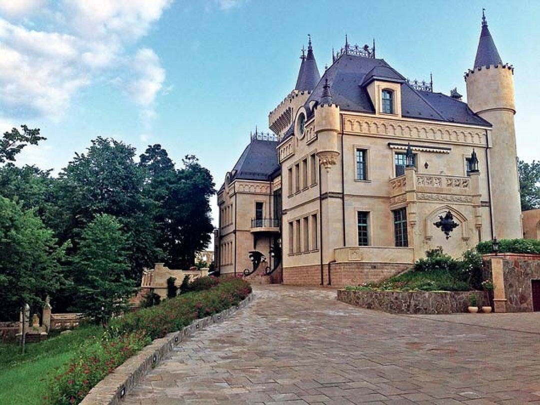Алла Пугачова та Максим Галкін продали свій замок під Москвою за неймовірну суму — ЗМІ