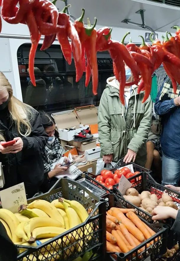 Кумедні фото – як виглядають відвідувачі метро різних країн світу Кумедні фото – як виглядають відвідувачі метро різних країн світу