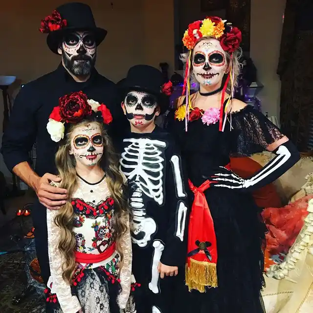 Ідеї кращих костюмів на Хелловін 2025 року у стилі Family Look (ФОТО) – Modista - Жіночий журнал Модні тренди - Ідеї кращих костюмів на Хелловін 2023 року у стилі Family Look (ФОТО)