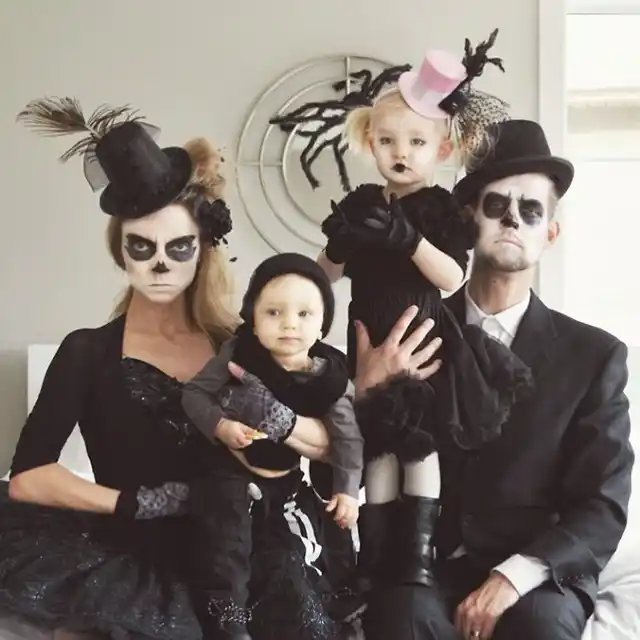 Ідеї кращих костюмів на Хелловін 2025 року у стилі Family Look (ФОТО) – Modista - Жіночий журнал Модні тренди - Ідеї кращих костюмів на Хелловін 2023 року у стилі Family Look (ФОТО)