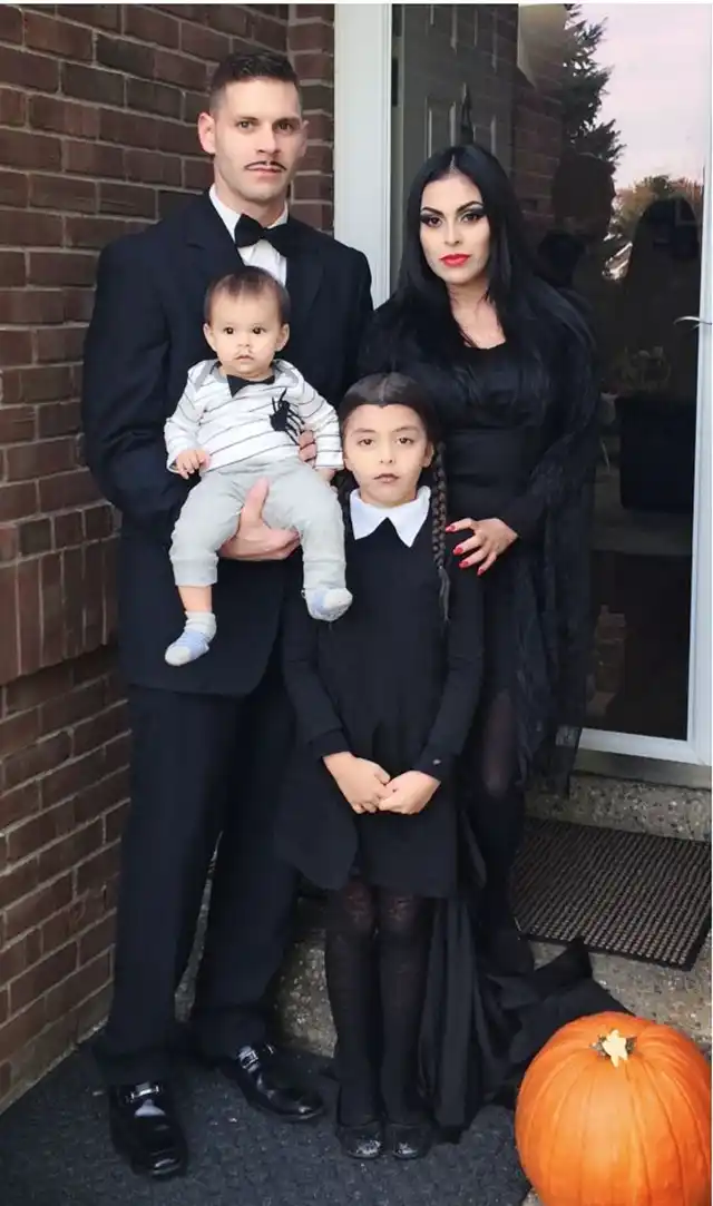 Ідеї кращих костюмів на Хелловін 2025 року у стилі Family Look (ФОТО) – Modista - Жіночий журнал Модні тренди - Ідеї кращих костюмів на Хелловін 2023 року у стилі Family Look (ФОТО)