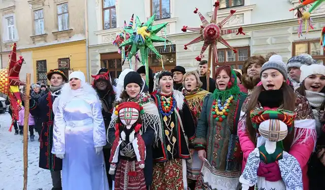 Новий рік 2024 - Які колядки найпопулярніші серед підлітків - як колядує наша молодь