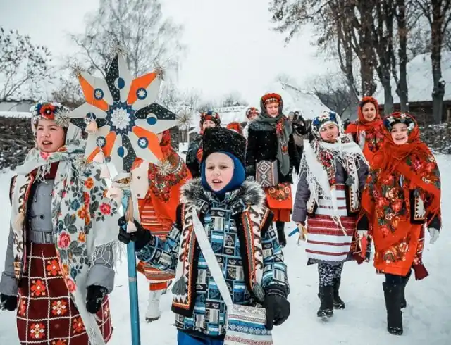Новий рік 2024 - Які колядки найпопулярніші серед підлітків - як колядує наша молодь