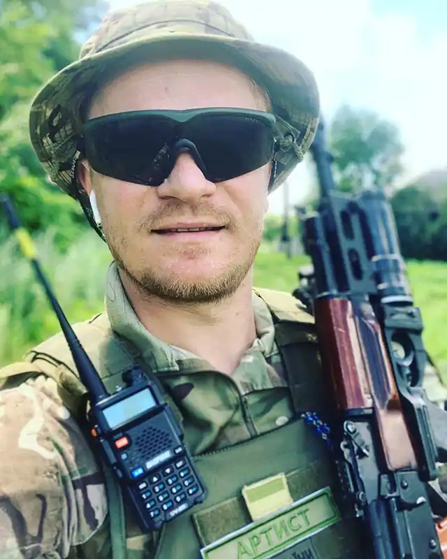 "Війна в мене все": зірка "Кріпосної" Олександр Печериця зі сльозами на очах розповів, що сталося (ВІДЕО) Зірки - "Війна в мене все": зірка "Кріпосної" Олександр Печериця зі сльозами на очах розповів, що сталося (ВІДЕО)