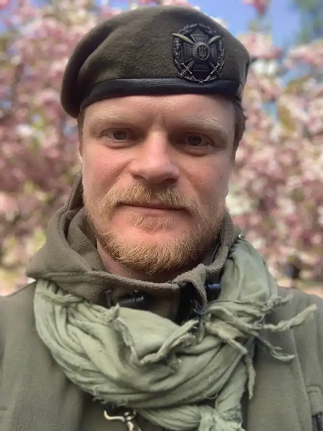 "Війна в мене все": зірка "Кріпосної" Олександр Печериця зі сльозами на очах розповів, що сталося (ВІДЕО) Зірки - "Війна в мене все": зірка "Кріпосної" Олександр Печериця зі сльозами на очах розповів, що сталося (ВІДЕО)