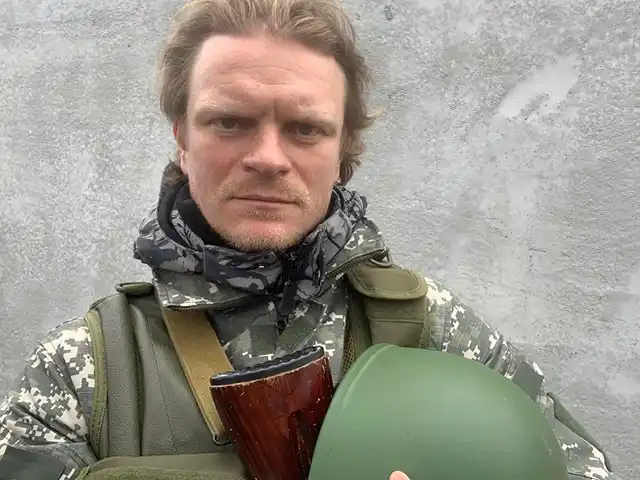 "Війна в мене все": зірка "Кріпосної" Олександр Печериця зі сльозами на очах розповів, що сталося (ВІДЕО) Зірки - "Війна в мене все": зірка "Кріпосної" Олександр Печериця зі сльозами на очах розповів, що сталося (ВІДЕО)