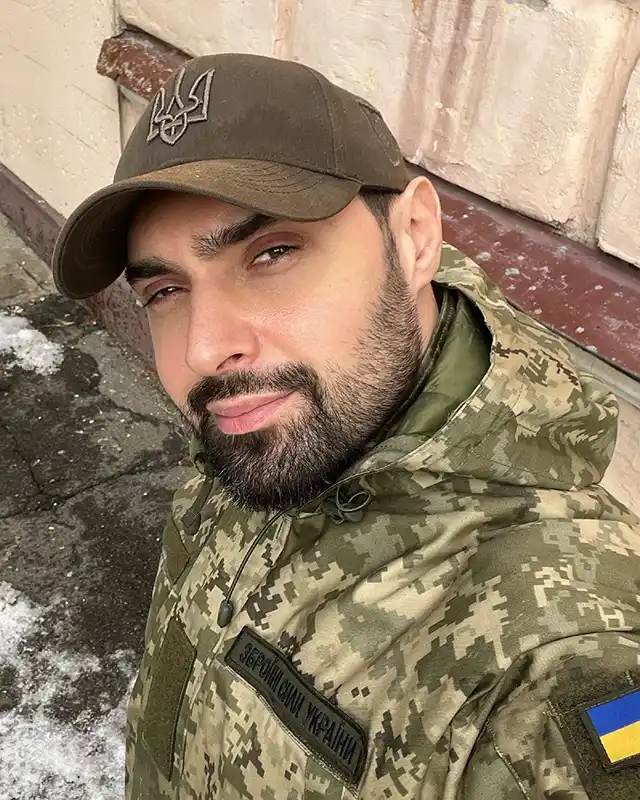 Зірки - Кондратюк мав рацію?: Віталій Козловський був помічений у Києві на прогулянці в компанії жінок (ФОТО)