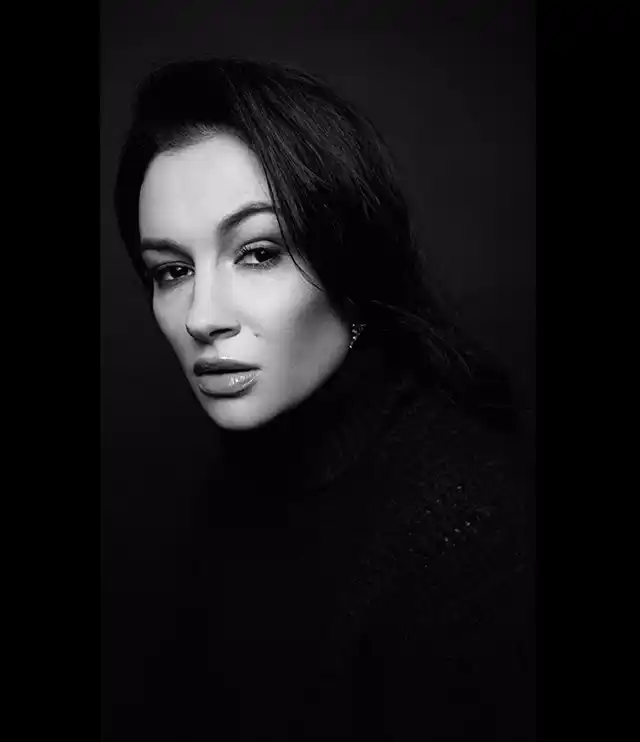 Зірки - Анастасія Приходько у чорному боді знялася у ніжній фотосесії (ФОТО)