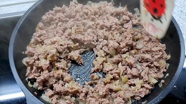 Другі страви - Смачна та ситна Картопляна "бабка" на вечерю чи обід: за бабусиним рецептом, але в новій інтерпретації