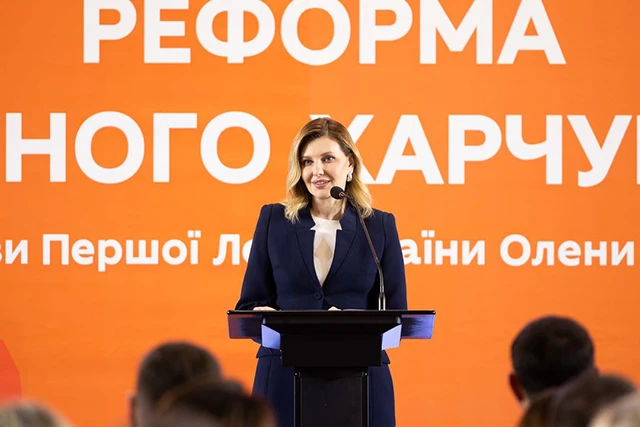 Олена Зеленська показала Ідеальний Образ в Темно-Синьому Костюмі (ФОТО) – Modista - Жіночий журнал Без категорії - Олена Зеленська показала Ідеальний Образ в Темно-Синьому Костюмі (ФОТО)