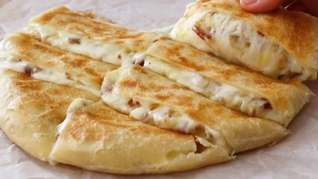 Пишний, хрумкий сирно-картопляний коржик на сковороді. Без дріжджів та розпушувача – Modista - Жіночий журнал Без категорії - Пишний, хрумкий сирно-картопляний коржик на сковороді. Без дріжджів та розпушувача