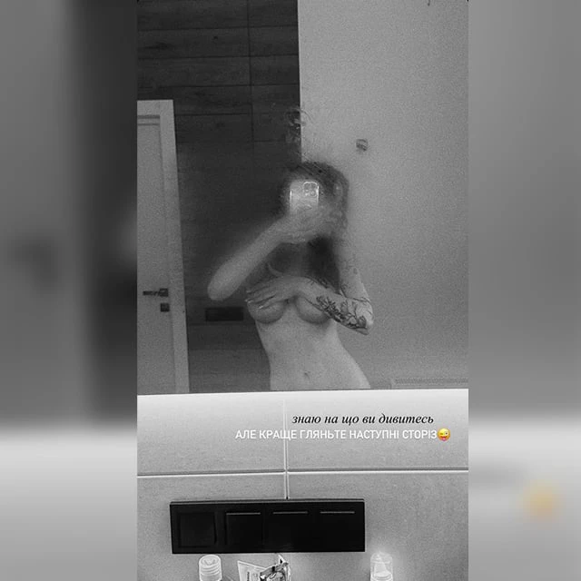Співачка MamaRika виклала фото топлес та похвалилася "новими грудьми" – Modista - Жіночий журнал Без категорії - Співачка MamaRika виклала фото топлес та похвалилася "новими грудьми"