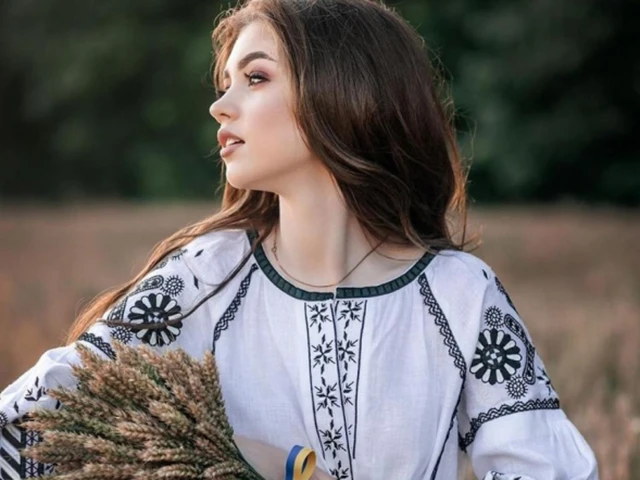 День вишиванки 2024: одягни свою гордість, розкажи свою історію - вітання та листівки українською мовою – Modista - Жіночий журнал Без категорії - День вишиванки 2024: одягни свою гордість, розкажи свою історію - вітання та листівки українською мовою