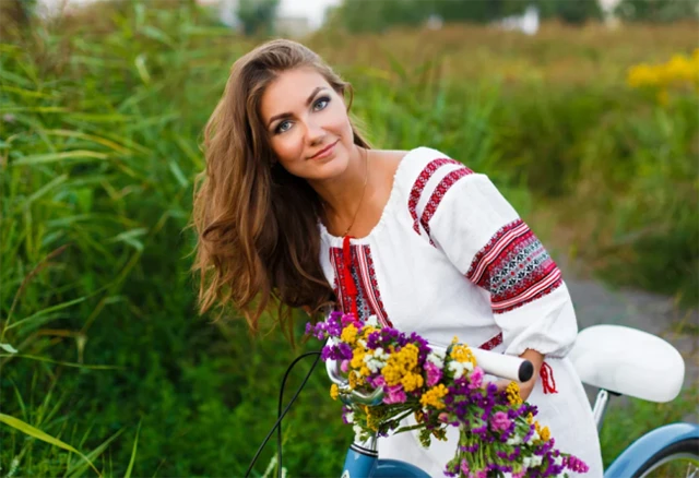 День вишиванки 2024: одягни свою гордість, розкажи свою історію - вітання та листівки українською мовою – Modista - Жіночий журнал Без категорії - День вишиванки 2024: одягни свою гордість, розкажи свою історію - вітання та листівки українською мовою