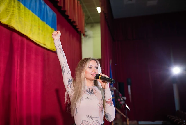 Зірки - Українська співачка Валерія Охтирчанка презентувала новий кліп та розповіла про своє дитинство - ЕКСЛЮЗИВ