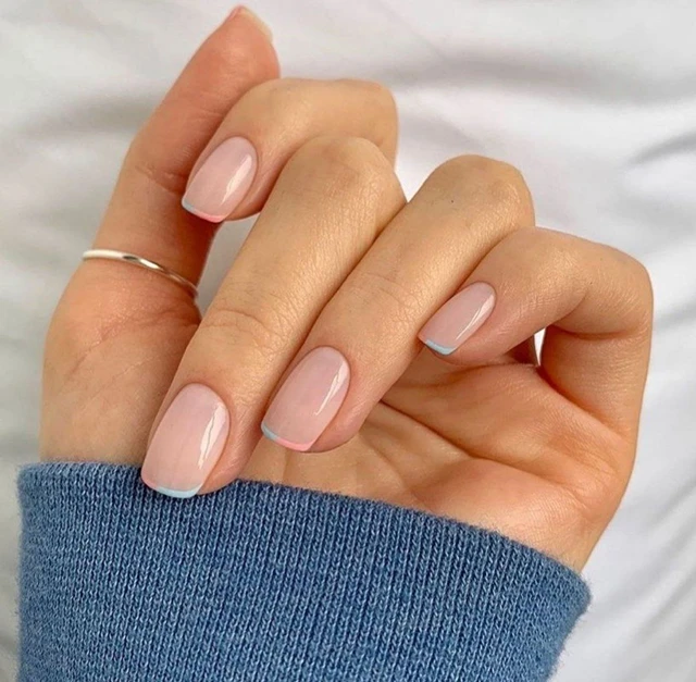 Без категорії - Кольоровий французький манікюр: осінь-зима 2024