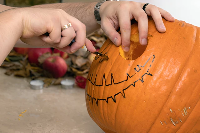 🎃 Гарбуз На Хелловін: Вирізаємо Найстрашніший Ліхтар Джека Своїми Руками – Modista - Жіночий журнал Без категорії - Гарбуз на Хелловін: вирізаємо найстрашніший ліхтар Джека своїми руками