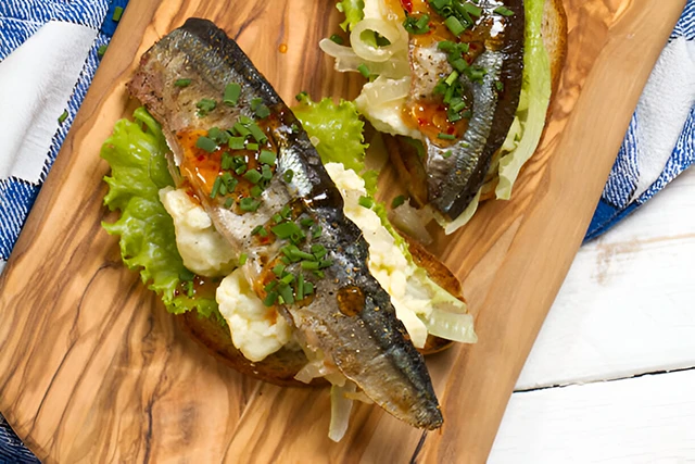 Запечена скумбрія з яйцями та сиром: симфонія смаку та користі – Modista - Жіночий журнал Без категорії - Запечена скумбрія з яйцями та сиром: симфонія смаку та користі