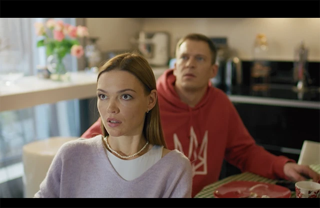 Несподіваний Санта і винахідливий Бодя: на ICTV2 нова комедія «Друзі за контрактом» – Modista - Жіночий журнал Без категорії - Несподіваний Санта і винахідливий Бодя: на ICTV2 нова комедія «Друзі за контрактом»