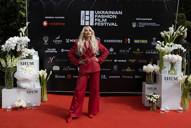 Без категорії - «Мрії збуваються»: співачка ANGELA зустріла Леонардо Ді Капріо в Каннах