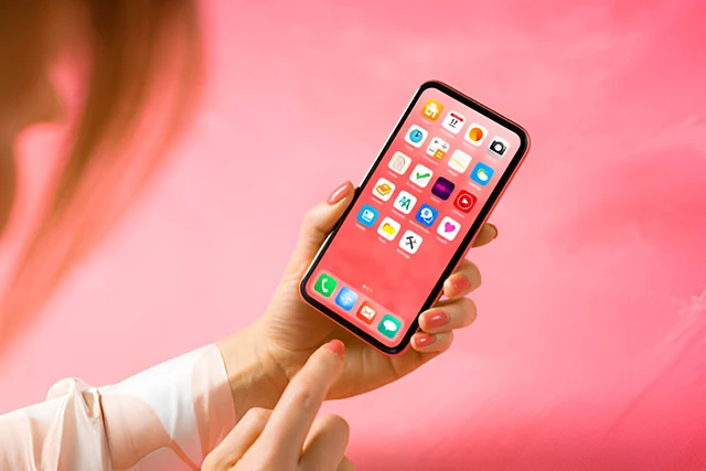 Без категорії - iPhone забитий до відмови? Цей геніальний трюк звільнить гігабайти пам'яті за лічені хвилини!