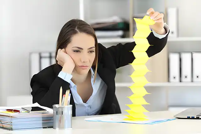 Business and finance. Career Trap: 7 Alarming Signals that "Scream" — It's Time to Change Your Job Immediately &ndash; Modista Women's Magazine