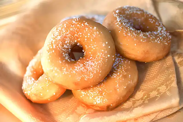 Desserts. Tender Homemade Kefir Doughnuts in 15 Minutes: The Best Recipe for Tea Time &ndash; Modista Women's Magazine