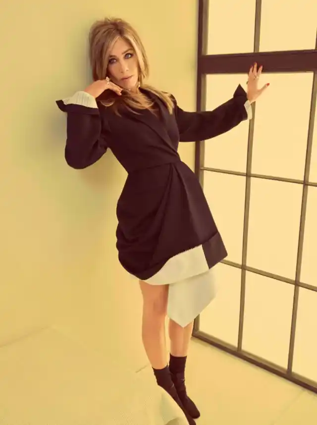 Stars. Jennifer Aniston Graces Glossy Magazine Cover in Stunning Looks, Shares Painful Memories in Interview &ndash; Modista Women's Magazine