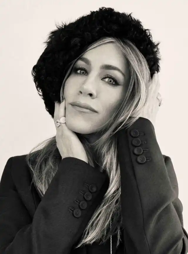 Stars. Jennifer Aniston Graces Glossy Magazine Cover in Stunning Looks, Shares Painful Memories in Interview &ndash; Modista Women's Magazine