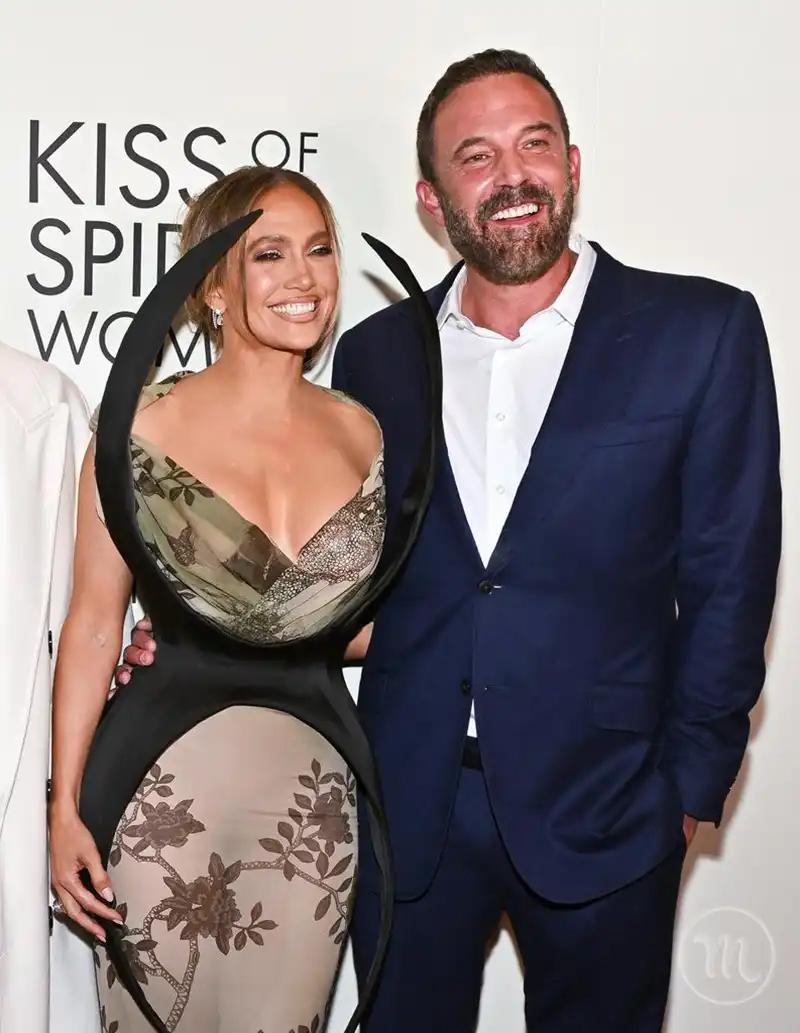 Stars. Is the Divorce Behind Them? J.Lo and Ben Affleck Sensationally Reunited on the Red Carpet After Official Split &ndash; Modista Women's Magazine