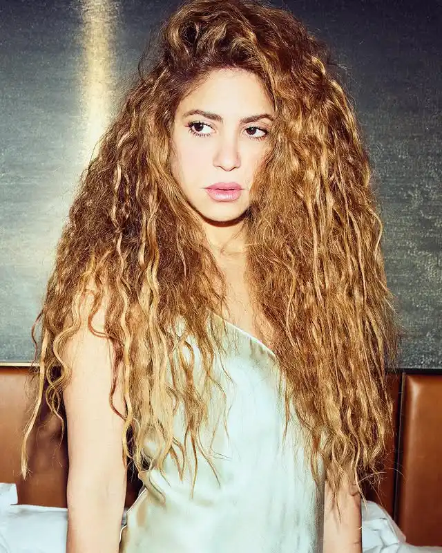The Secret to Youth: Shakira Poses for a Glossy Magazine in a Lace Mini, Showcasing Perfect Curves (PHOTOS) – Modista Women's Magazine Stars. The Secret to Youth: Shakira Poses for a Glossy Magazine in a Lace Mini, Showcasing Perfect Curves (PHOTOS) – Modista Women's Magazine