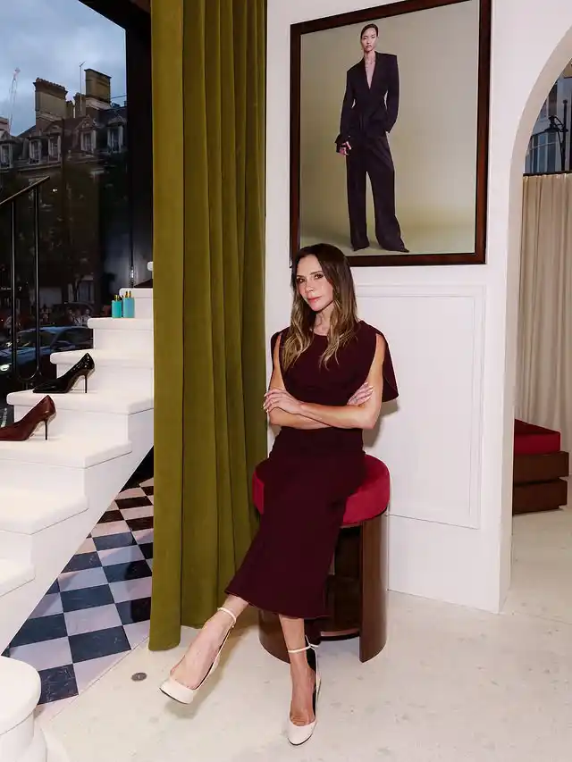 Beckham ushers in a new era: Victoria shows off London showroom in a "$1300 wine-coloured" dress – Modista Women's Magazine Fashion. Beckham ushers in a new era: Victoria shows off London showroom in a "$1300 wine-coloured" dress – Modista Women's Magazine