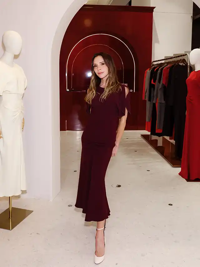 Beckham ushers in a new era: Victoria shows off London showroom in a "$1300 wine-coloured" dress – Modista Women's Magazine Fashion. Beckham ushers in a new era: Victoria shows off London showroom in a "$1300 wine-coloured" dress – Modista Women's Magazine