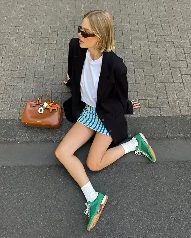 How to Wear a Black Blazer in Autumn: Secrets of Stylish Looks That Will Conquer Everyone – Modista Women's Magazine Fashion trends. How to Wear a Black Blazer in Autumn: Secrets of Stylish Looks That Will Conquer Everyone – Modista Women's Magazine
