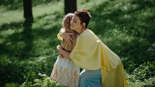 Inna Godunova та Ukie Star, кадри зі зйомок кліпу на пісню «Моя Земля» на тлі монумента «Батьківщина-Мати»