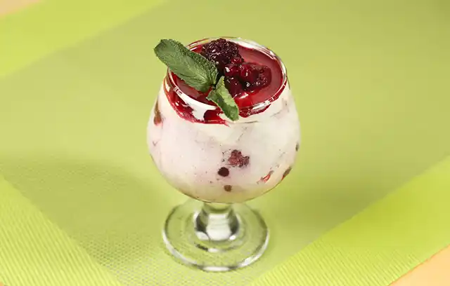 My Signature Delicacy: Creamy Mousse with Zesty Raspberry Coulis Modista - Жіночий журнал Modista - Жіночий журнал - Моя Фірмова Ніжність: Вершковий Мус З Пікантним Малиновим Кюлі