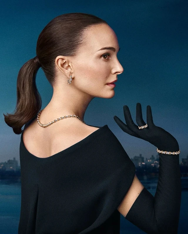 Нова Ера Tiffany & Co: Чому Наталі Портман Стала Обличчям Легендарного Бренду Modista - Жіночий журнал Modista - Жіночий журнал - Нова Ера Tiffany & Co: Чому Наталі Портман Стала Обличчям Легендарного Бренду