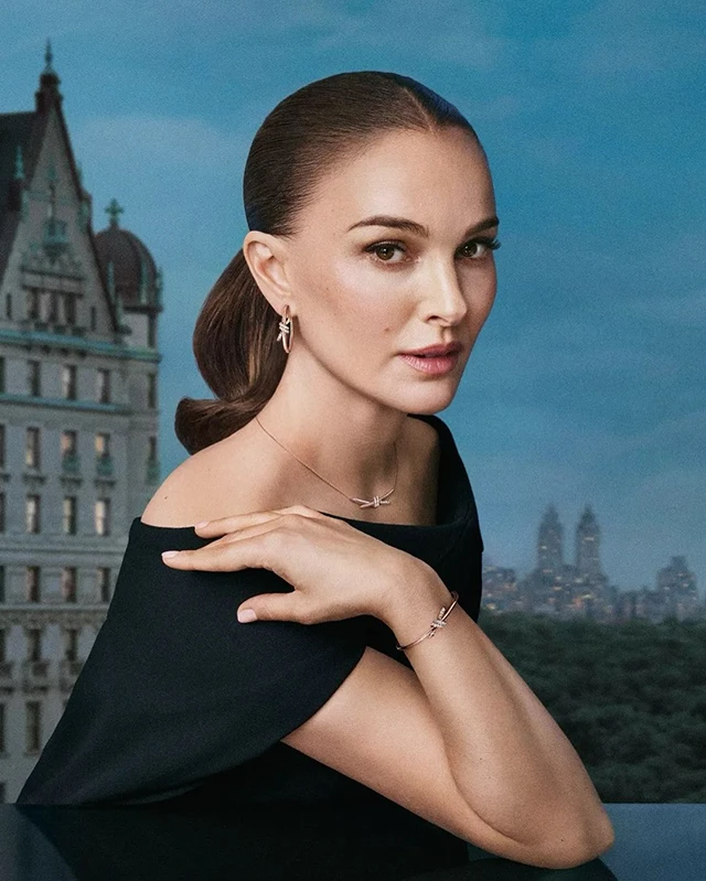 Нова Ера Tiffany & Co: Чому Наталі Портман Стала Обличчям Легендарного Бренду Modista - Жіночий журнал Modista - Жіночий журнал - Нова Ера Tiffany & Co: Чому Наталі Портман Стала Обличчям Легендарного Бренду
