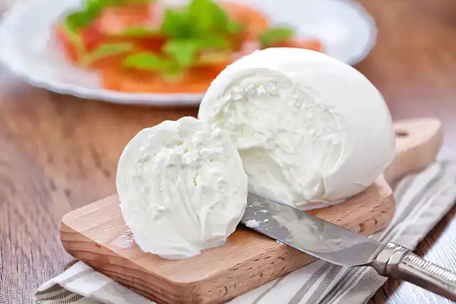 5 Healthiest Types of Cheese to Eat, According to Dietitians Modista - Жіночий журнал Photo created by AI for MODISTA - 5 Healthiest Types of Cheese to Eat According to Dietitians