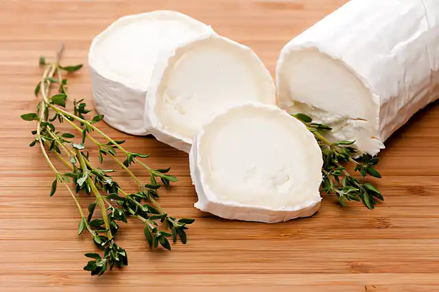5 Healthiest Types of Cheese to Eat, According to Dietitians Modista - Жіночий журнал Photo created by AI for MODISTA - Healthy goat cheese benefits