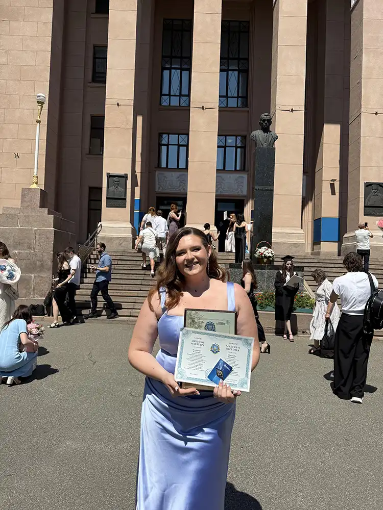 Співачка iSKra отримала диплом лікаря та розповіла, як насправді працює наш голос | MODISTA