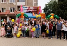 Дитячі усмішки замість болю: як зіркова вечірка розігнала лікарняну нудьгу у Франківську | MODISTA