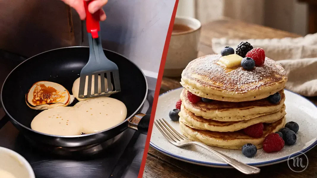 UA: Чому Не Виходять Пишні Оладки | PL: Dlaczego nie dostaniesz bujnych naleśników? | EN: Why Don't You Get Lush Pancakes? UA: Золотисті пишні оладки на білій тарілці зі сметаною та ягодами | PL: Złote puszyste placki na białym talerzu z kwaśną śmietaną i jagodami | EN: Golden fluffy fritters on a white plate with sour cream and berries